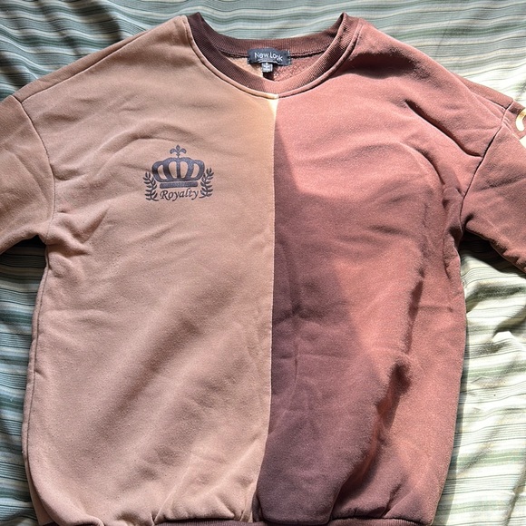 Royalty Sweater 👑 - Picture 1 of 3